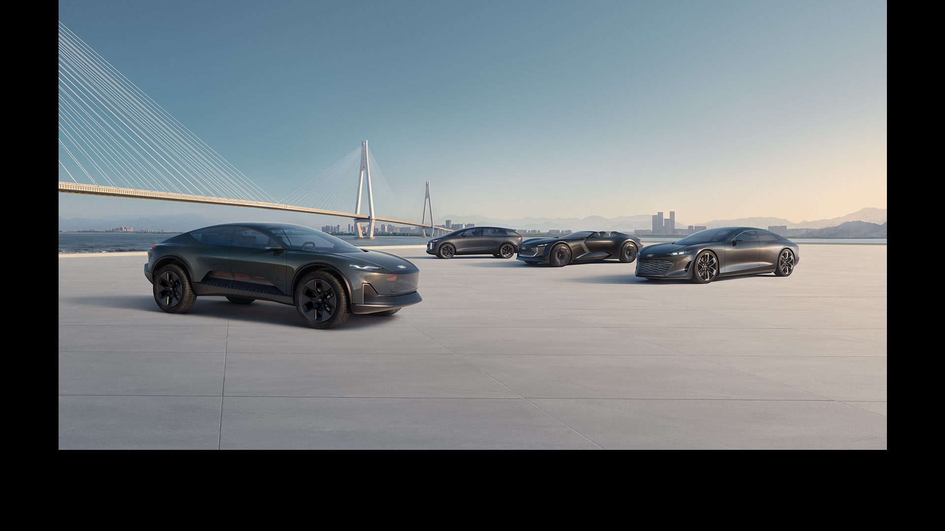 Die vier Konzeptfahrzeuge von Audi stehen in einer Reihe.