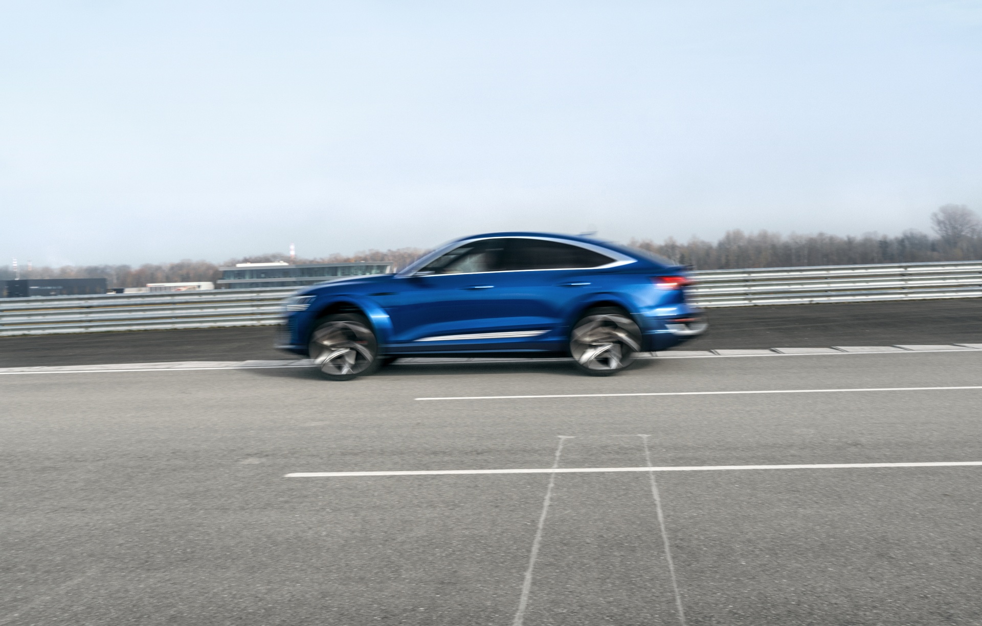 Side view of the Audi SQ8 Sportback e-tron on a driving safety training track.